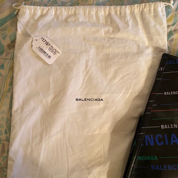 BRAND NEW BALENCIAGA 🌟 BLACK LEATHER MULTICOLORED LOGO TOTE BAG 👜!! - Picture 3 of 9